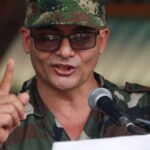El legendario líder del ELN regresa a la escena con mensajes crípticos y un llamado a la acción que deja en suspenso al gobierno colombiano.