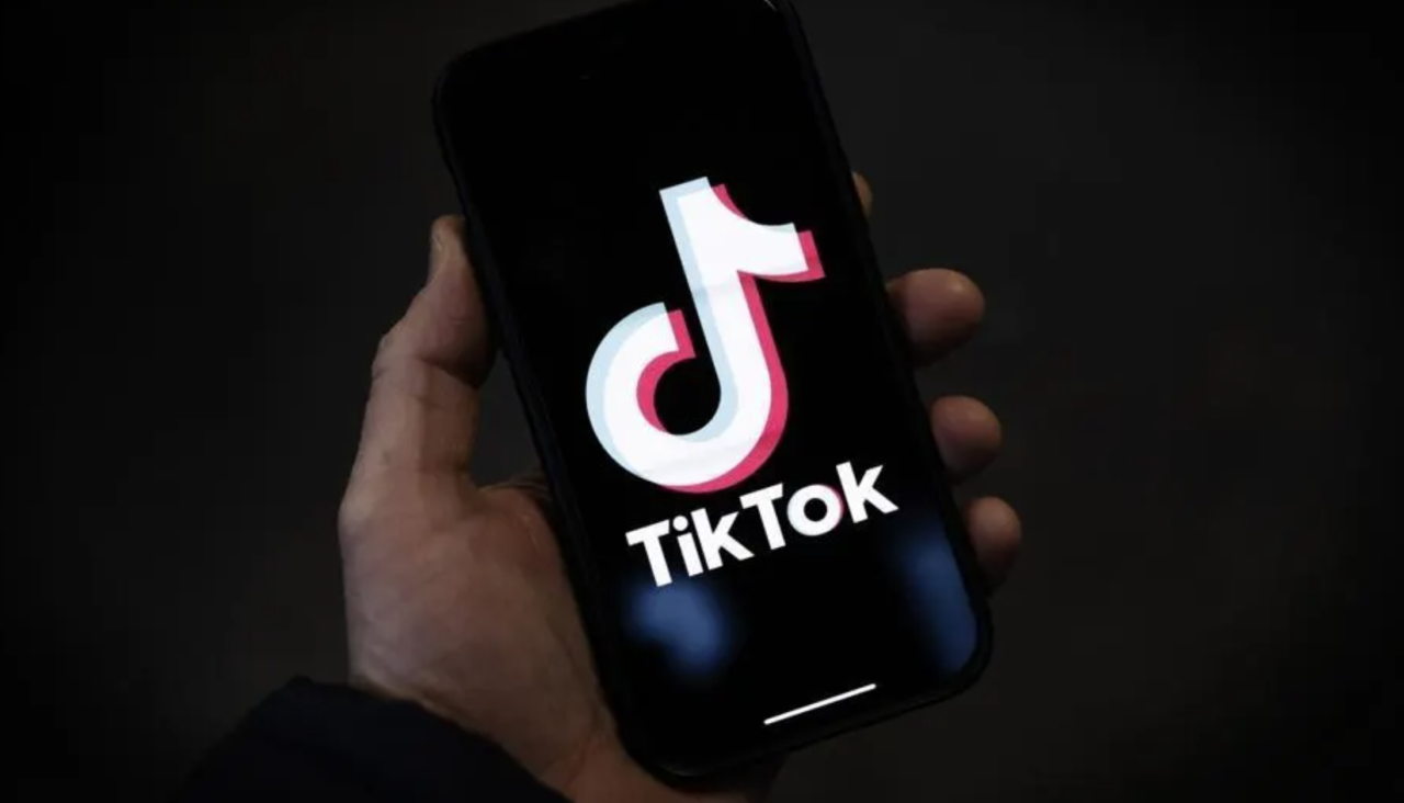 Polonia exige acción contundente a TikTok para combatir la oleada de desinformación rusa y proteger la integridad digital de su población.