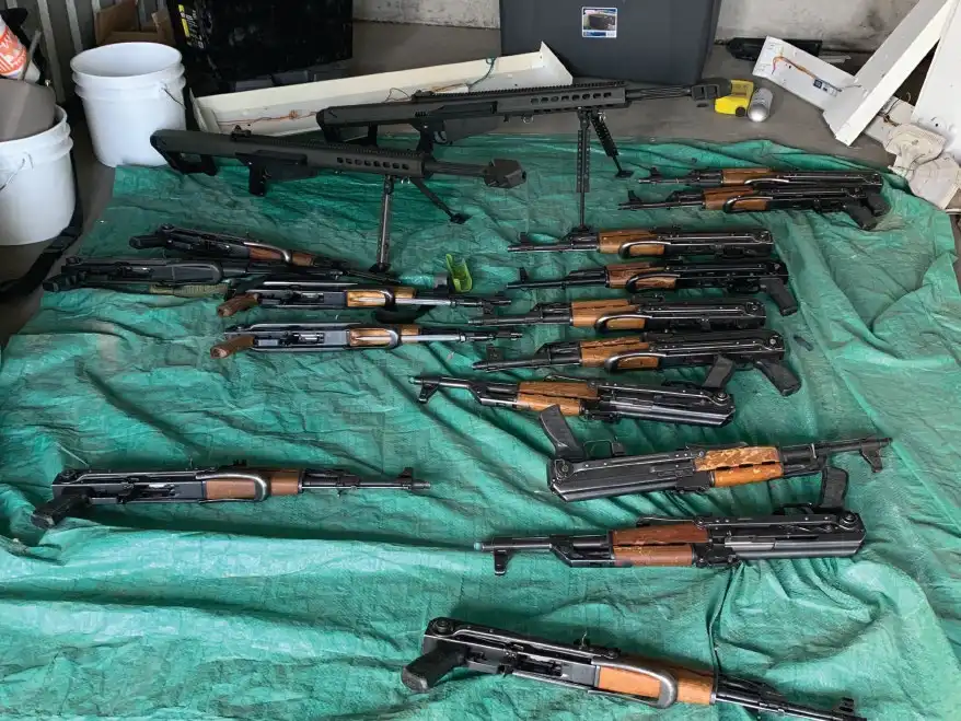 La frontera en llamas: ¿cómo la oleada de inmigrantes desbordó los esfuerzos federales para frenar el crimen con armas en EE.UU.?