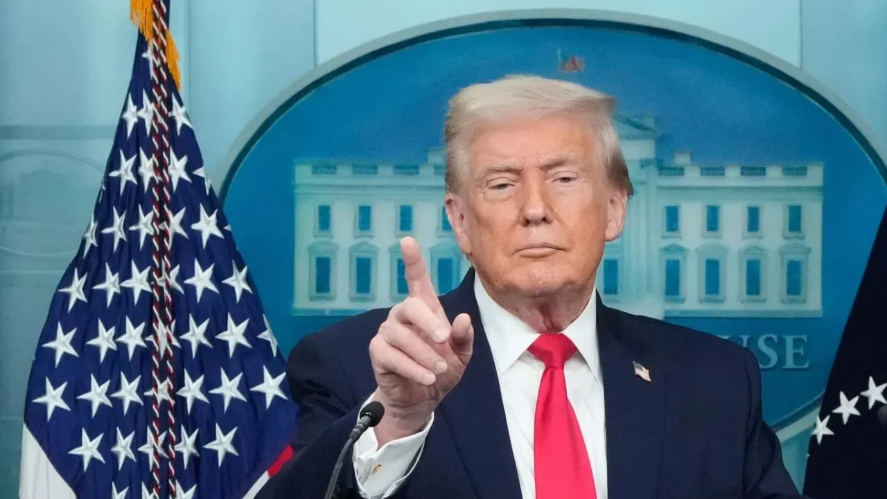 "Estrategias Comerciales en Juego: UE Evalúa Medidas Contundentes ante Amenazas de Trump sobre el Estrecho de Dinamarca"