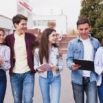 Sobrevive la brecha generacional: ¿Por qué solo un tercio de las naciones implica de verdad a los jóvenes en su estrategia educativa?