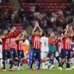"El triunfo se repite: Chivas conquista su tercer éxito en fila y afianza su liderato en la tabla de posiciones"