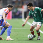 El triunfo a cualquier precio: la lesión del líder Gilberto Mora pondría en entredicho su participación en el torneo.