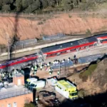 "Tragedia en Vuelo: Accidente de Tren de Alta Velocidad Enfoca la Atención sobre Vulnerabilidades en el Sistema de Señalización, una Cuestión que Puede Revelar la Verdad detrás del Desastre"