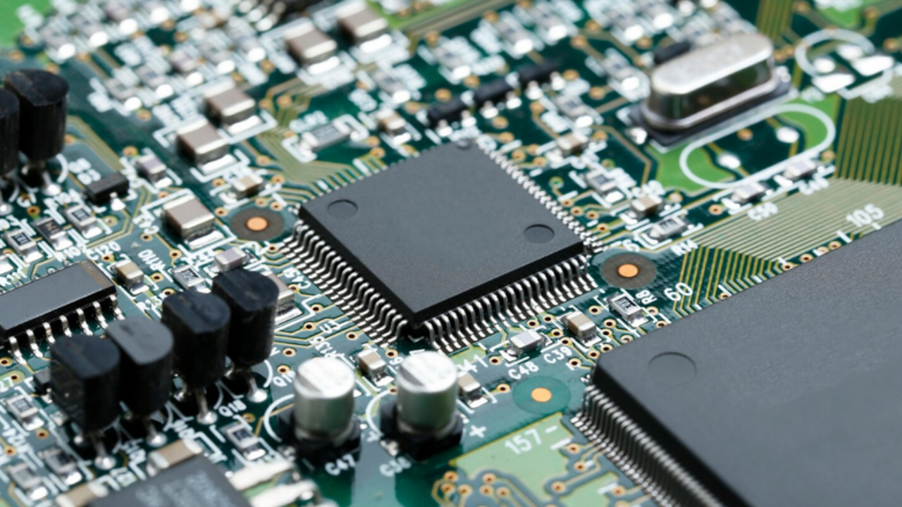 "La UE Impone alado Un duro golpe a la industria tecnológica: El arancel del 25% revoluciona el mercado de los procesadores y chipsets avanzados"