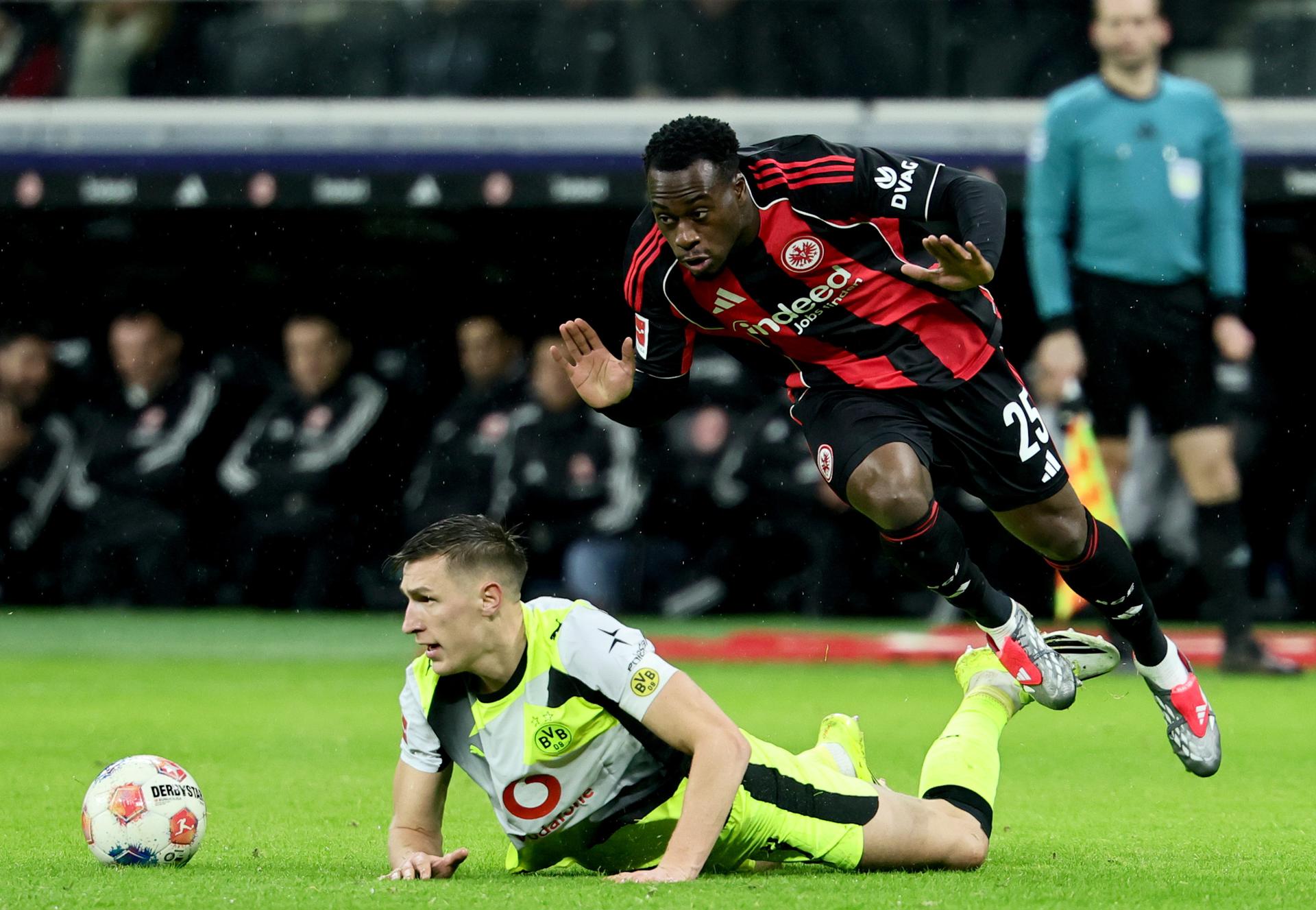 "El milagro del minuto de gloria: Chukwuemeka y el Dortmund salvan su piel en un final épico"