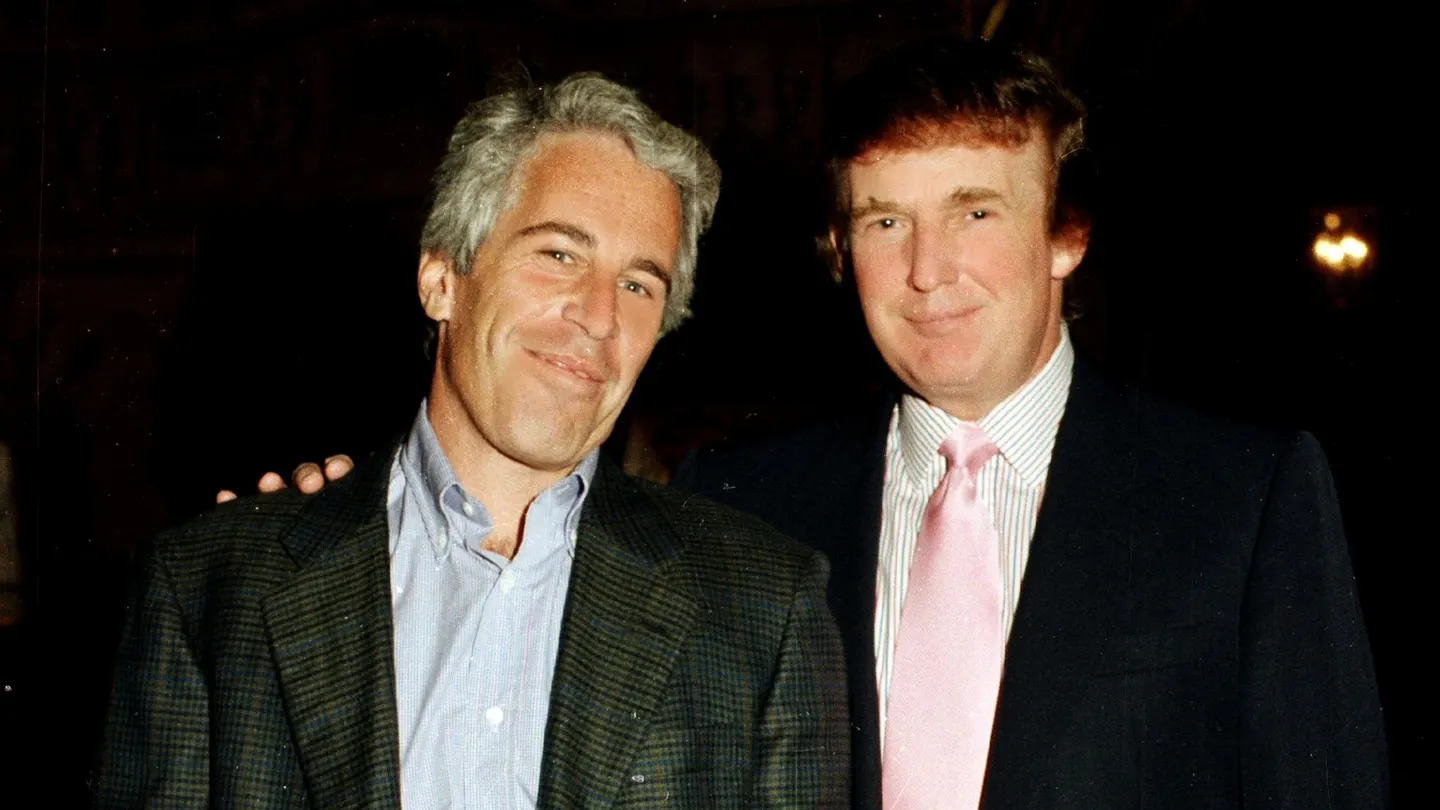 "El poderoso Jeffrey Epstein destituido en el corazón del mundo político tras la denuncia de una trabajadora en exclusivo resort de Palm Beach"