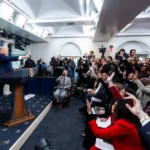 "El presidente de EE.UU. destaca los avances en crecimiento económico y reforma migratoria, pero ¿qué realidad esconden sus estadísticas?"