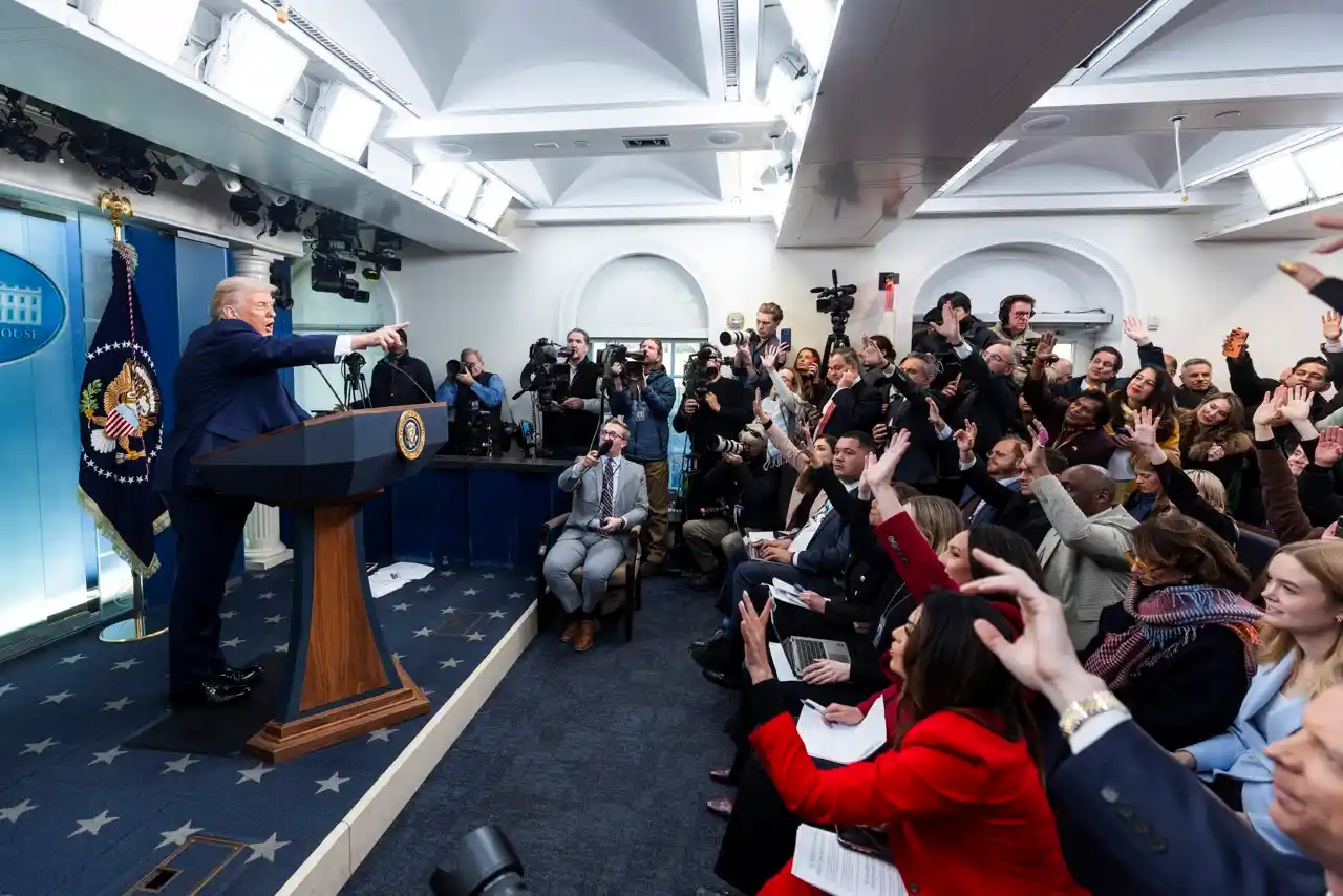 "El presidente de EE.UU. destaca los avances en crecimiento económico y reforma migratoria, pero ¿qué realidad esconden sus estadísticas?"