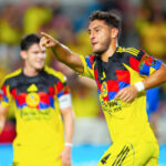 "La batalla por la supremacía: Olimpia y América se enfrentan en un duelo a muerte, con todo a favor de los ganadores"